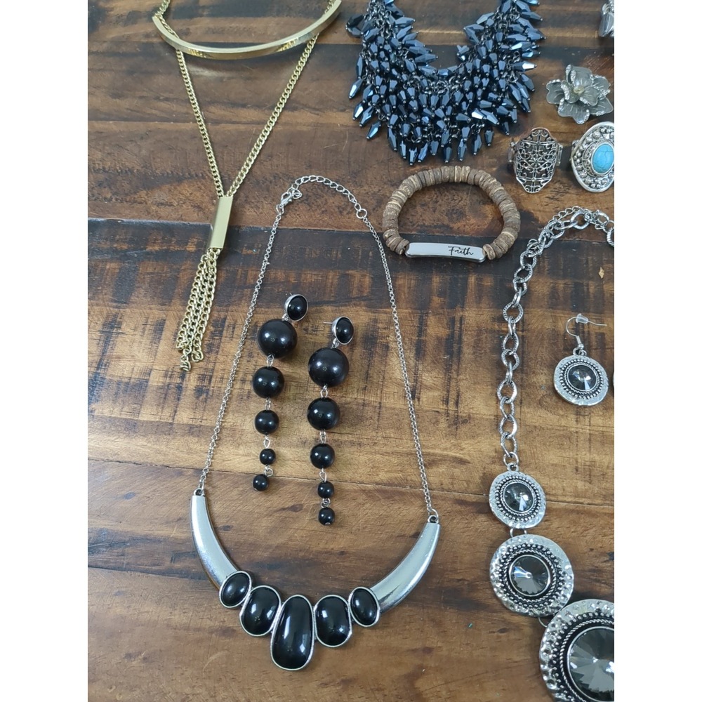 Lot Of Assorted Jewelry, Mostly Paparazzi, 23 Pieces rings, bracelets, necklaces - Picture 5 of 9